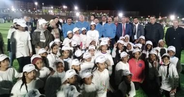 وزير الرياضة ومحافظو أسوان والوادى الجديد ومطروح يشاركون فى مباراة استعراضية فى كرة القدم .. ويشهدون فعاليات مشروعى "الرياضة من أجل التنمية" و "ألف بنت ألف حلم"
