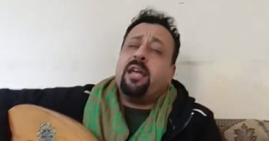 صوت من ذهب.. إبراهيم شهاب منشد السيدة زينب يطرب الآذان بمولد صاحبة الفرح بالعزف على العود أنشودتى روح للمشيرة وقول لها.. وكريمة يا اللى مقامك حلو ومنور.. طاف القاهرة من أسوان للإسكندرية مداحا لآل البيت.. فيديو