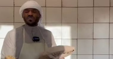 طبيب سعودى يتخلى عن مهنته ليعمل "خبازًا".. اعرف التفاصيل 