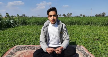 يحاكى مشايخ الحرم المكى.. محمد طه طالب ثانوى بالشرقية يبدع فى قراءة القرآن "لايف"