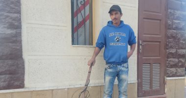 السمكرى العبقرى.. عمل ماكينة قص نجيلة بـ 600 جنيه والمستورد بـ5 آلاف.. فيديو