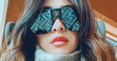 بالنضارة والشال ورسالة "بحبك".. ياسمين عبد العزيز في أحدث ظهور لها