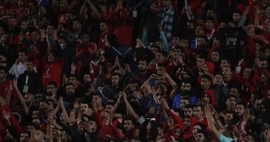 تعرف على أشهر هتافات الجمهور للاعبي الأهلي باستاد القاهرة قبل لقاء صن داونز.. صور
