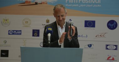 السفير الأمريكى يحضر عروض مهرجان أسوان الدولي لأفلام للمرأة.. صور