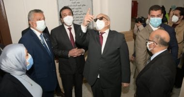 وزير التعليم العالى ورئيس جامعة القاهرة يتفقدان العملية التعليمية بالفصل الدراسى الثانى.. عبد الغفار والخشت يجلسان بالمدرجات ويستمعان لمحاضرة بكلية الآداب.. الوزير: 3220 طالبا بأوكرانيا وخلية عمل لمتابعتهم