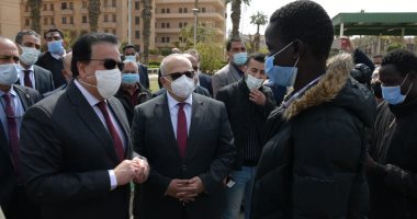 وزير التعليم العالى ورئيس جامعة القاهرة يتفقدان المدينة الجامعية