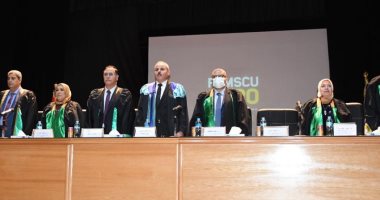رئيس جامعة قناة السويس بحفل تخرج الطب البشرى: تواجهون تحديا شرسا ضد كورونا