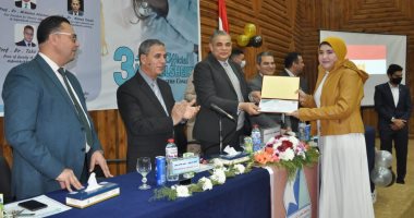 الاحتفال بتخريج الدفعة الثالثة من طلاب كلية الطب في جامعة كفر الشيخ.. صور