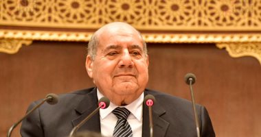 رئيس الشيوخ ممازحا خلال الجلسة العامة: الحكومة النهارده أكثر من الأعضاء