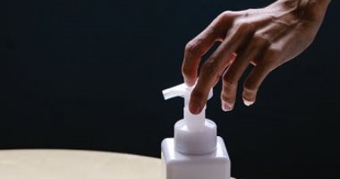 5 نصائح ليدين خاليتين من التجاعيد.. "الترطيب والحماية من الشمس مش رفاهية"
