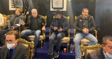 جهاز المنتخب وفينجادا وجدو فى مقصورة ملعب مباراة بيراميدز والصفاقسي.. صور
