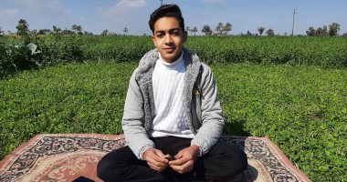 صوت من ذهب.. "محمد طه" طالب ثانوى من الشرقية يحاكى مشايخ الحرم المكى.. مثله الأعلى الشيخ ناصر القطامى.. يحلم بالالتحاق بإذاعة القرآن الكريم وكلية طب الأسنان.. فيديو وصور