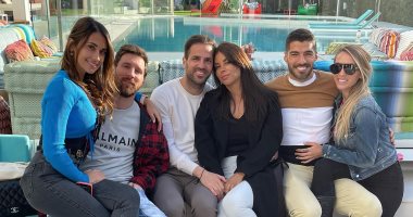 أصدقاء للأبد.. ليونيل ميسي وسواريز وفابريجاس وزوجاتهم يجتمعون من جديد
