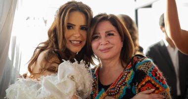 ميرفت أمين وإلهام شاهين وخالد سليم يحضرون حفل عقد قران دنيا عبد العزيز