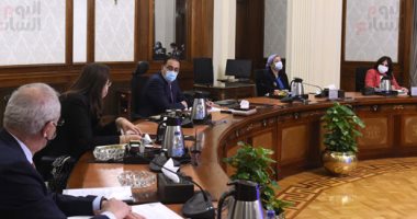 رئيس الوزراء يستعرض مقترح الحوافز التى تدرسها الحكومة لمشروعات الاقتصاد الأخضر.. صور