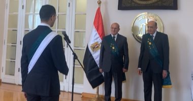 شاهد لحظة حلف اليمين القانونية للمندوبين المساعدين الجدد بمجلس الدولة.. لايف