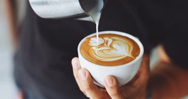 عشان لما تيجى تطلب ما تتحرجش.. اعرف الفرق بين الكابتشينو واللاتيه والموكا 