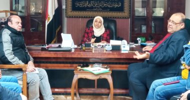 نائب محافظ القاهرة تبحث محاور التطوير بقرية الفواخير