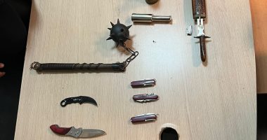 جمارك المطار تضبط 3 محاولات تهرب جمركى لعدد من الأسلحة البيضاء وزيت الماريجوانا 