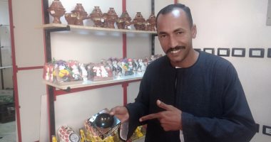 "الطفاية دى".. أشهر بائع فى قنا يعرض منتجاته بمعرض حرف يدوية.. لايف