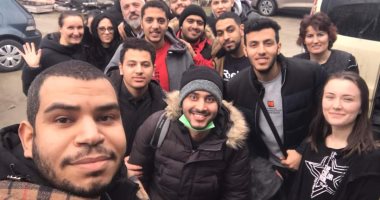 "أحمد" أول عائد من أوكرانيا للقاهرة يشارك "اليوم السابع" بصور برفقة 21 مصريا