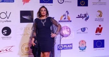 داليا البحيرى ودينا وشيرى عادل على السجادة الحمراء فى ختام مهرجان أسوان للمرأة