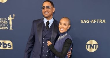 رغم سقوط شعرها بالكامل.. زوجة ويل سميث بجانبه فى حفل جوائز SAG Awards.. صور 