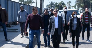 محافظ الإسكندرية يشدد على سرعة تنفيذ أعمال ترميم الحفر والمطبات.. صور