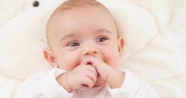 سنة أولى أمومة.. اعرفى أهم تطورات حركة طفلك من الشهر الأول للثالث