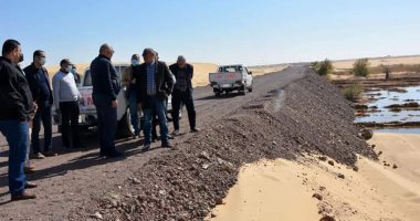 محافظ الوادى الجديد يتابع تطوير منطقة الناضورة ضمن مشروع الهوية البصرية بالخارجة