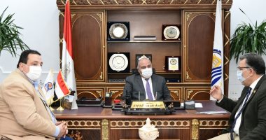 محافظ قنا يلتقى مستشار وزيرة التضامن الاجتماعى للتمكين الاقتصادى