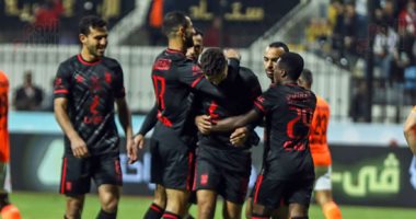 15 معلومة عن مواجهة الأهلى وفاركو الليلة بالدوري.. رباعية حمراء شعار اللقاء الوحيد بين الفريقين.. سواريز يبحث عن الفوز الرابع فى الايجيبشن ليج.. 11 لاعبا يسجلون غياباً عن الأحمر.. والميدا يتسلح بأصحاب الخبرات 