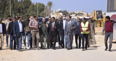محافظ مطروح يتفقد أعمال تطوير قرية سيدى عبد الرحمن بمدينة العلمين.. صور
