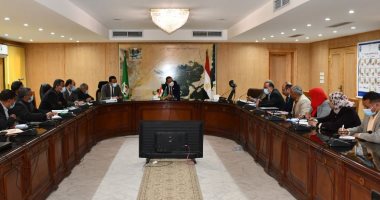 تعرف على آليات محافظة الفيوم لرفع نواتج تطهير المجارى المائية والمصارف الزراعية