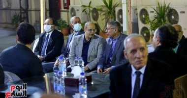 أكرم القصاص وعادل السنهورى والتهامى يقدمون واجب العزاء لأسرة محمود الكردوسى..صور
