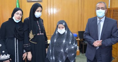 محافظ الإسماعيلية يستقبل أرملة عامل لقى مصرعه أسفل عجلات قطار خلال ذهابه لعمله
