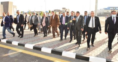 محافظ أسيوط ووفد "محلية النواب" يتفقدون مجمع الصناعات الصغيرة والمتوسطة.. صور