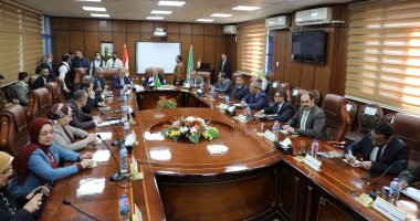 محافظ المنيا يستقبل وفد لجنة الإدارة المحلية بمجلس النواب ويشيد بدورها.. صور