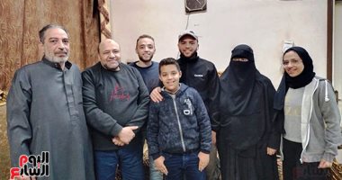 فيديو وصور.. مصر لا تنسى أبناءها.. فرحة كبيرة بمنازل العائدين من أوكرانيا.. أحد الطلاب:عبرنا الحدود الرومانية بسهولة بفضل الجهود المصرية.. وأحمد وشقيقته يرويان تفاصيل أصعب اللحظات..وزهران يحكى رحلة العودة للوطن