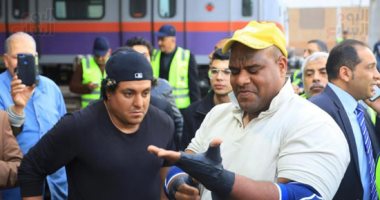 أقوى رجل بالعالم ابن الإسماعيلية يسحب قطار مترو أنفاق من ورش شبرا اليوم.. صور