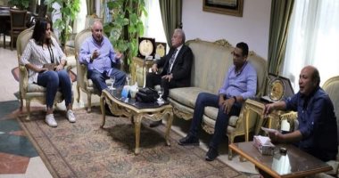 محافظ جنوب سيناء يبحث التطوير البصرى لمدينة شرم الشيخ استعدادا لمؤتمر المناخ