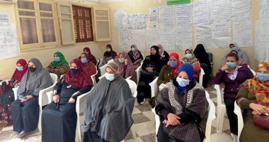 سوهاج تتكاتف لمواجهة قضايا الزيادة السكانية.. 25 ندوة توعوية بالمديريات والوحدات المحلية.. والمحافظ يطلق مبادرة "حلوة الذرية.. بس مسئولية".. والصحة والكنيسة والأوقاف ينظمون حملات للتعريف بتنظيم الأسرة بالقرى