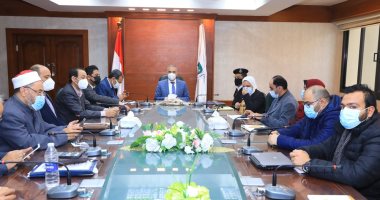 محافظ سوهاج يعقد اجتماعا تنسيقيا لإطلاق حملة للتطعيم ضد كورونا
