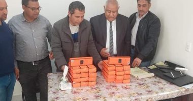 جمارك سفاجا تضبط 3 محاولات تهريب بندقية ضغط هواء وأقراص مخدرة وساعات ذكية