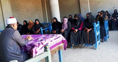 حياة كريمة.. محافظ أسوان يتابع تنظيم 12 جلسة توعية لـ500 سيدة وفتاة