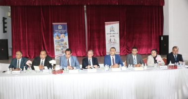 السفير المصرى بمسقط يلتقى مع أبناء الجالية