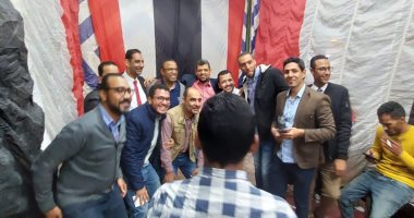 احتفالات بفوز محمد محفوظ بمقعد نقيب المهندسين بالأقصر.. بث مباشر