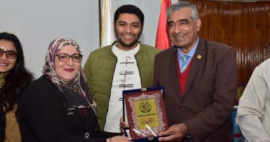 أمل زكي عمر تحصل على لقب الأم المثالية من نقابة الأطباء بالدقهلية