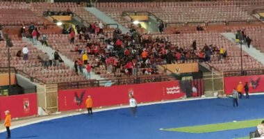 توافد جماهير الأهلي على مدرجات السلام لحضور مباراة المريخ السوداني.. صور