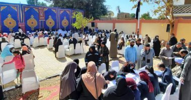 "حياة كريمة" مستمرة بالأقصر.. تنفيذ 318 مشروعا بتكلفة 9.9 مليار جنيه.. العمل فى إنشاءات 13 مجمعا خدميا وتدشين وتطوير 58 مركز شباب وبناء وصيانة 85 مدرسة.. إقامة 21 كوبرى على الترع والمصارف.. صور 